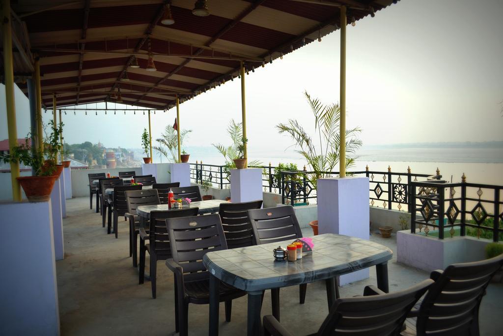 Holy Ganges View Hotel - Varanasi — Photos 1